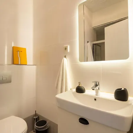 2 Bedroom W. Balcony And Sea View @ Cihangir No:6 Apartmán
