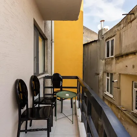 2 Bedroom W. Balcony And Sea View @ Cihangir No:6 Apartmán