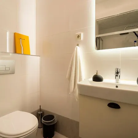 2 Bedroom W. Balcony And Sea View @ Cihangir No:6 Apartmán